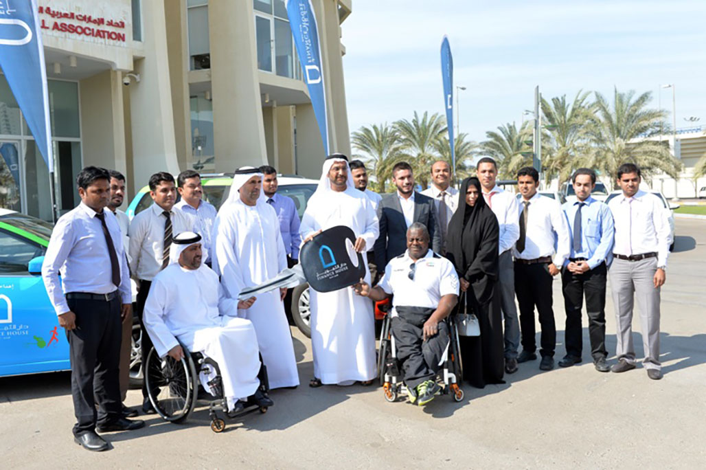 دار التمويل تتبرع بثلاث سيارات إلى إتحاد الإمارات لرياضة المعاقين